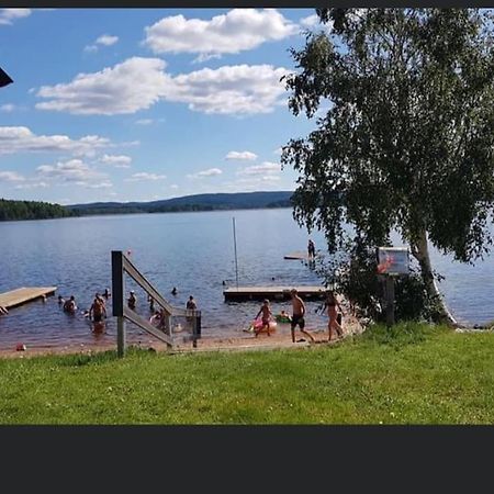 Egen Stuga Och Vedeldad Bastu Linghed المظهر الخارجي الصورة