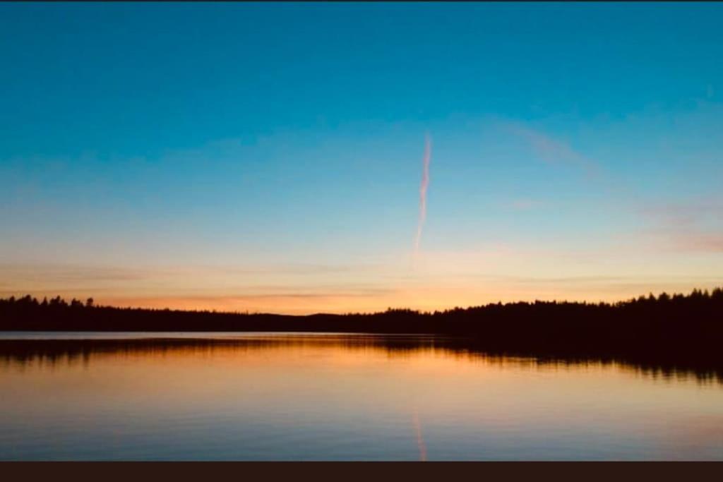 Egen Stuga Och Vedeldad Bastu Linghed المظهر الخارجي الصورة