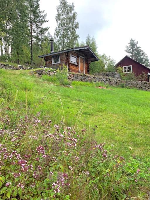 Egen Stuga Och Vedeldad Bastu Linghed المظهر الخارجي الصورة