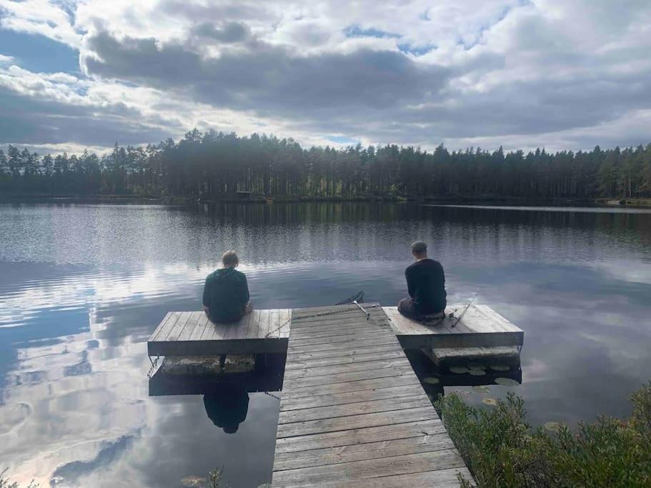 Egen Stuga Och Vedeldad Bastu Linghed المظهر الخارجي الصورة